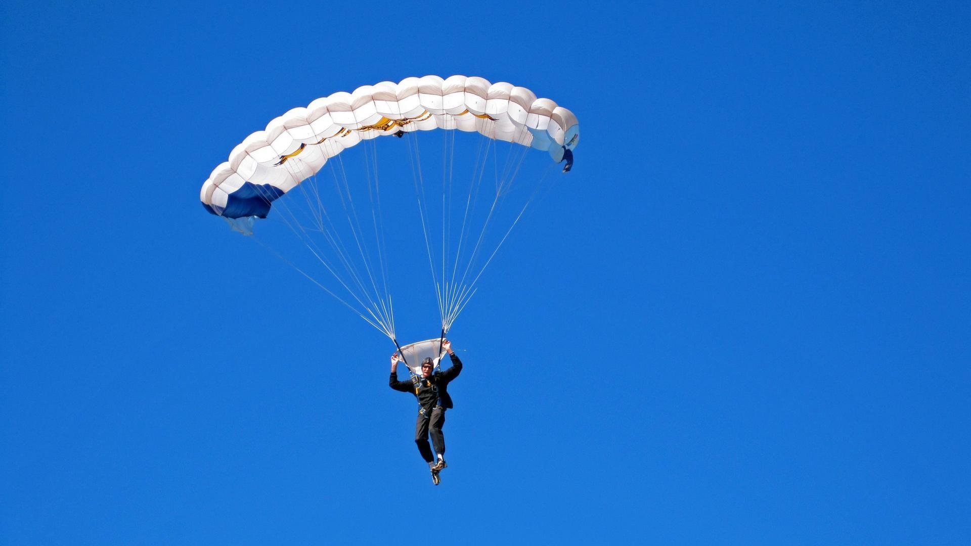 电竞职业联赛冠名赞助商变更,市场反响热烈,电竞 赞助