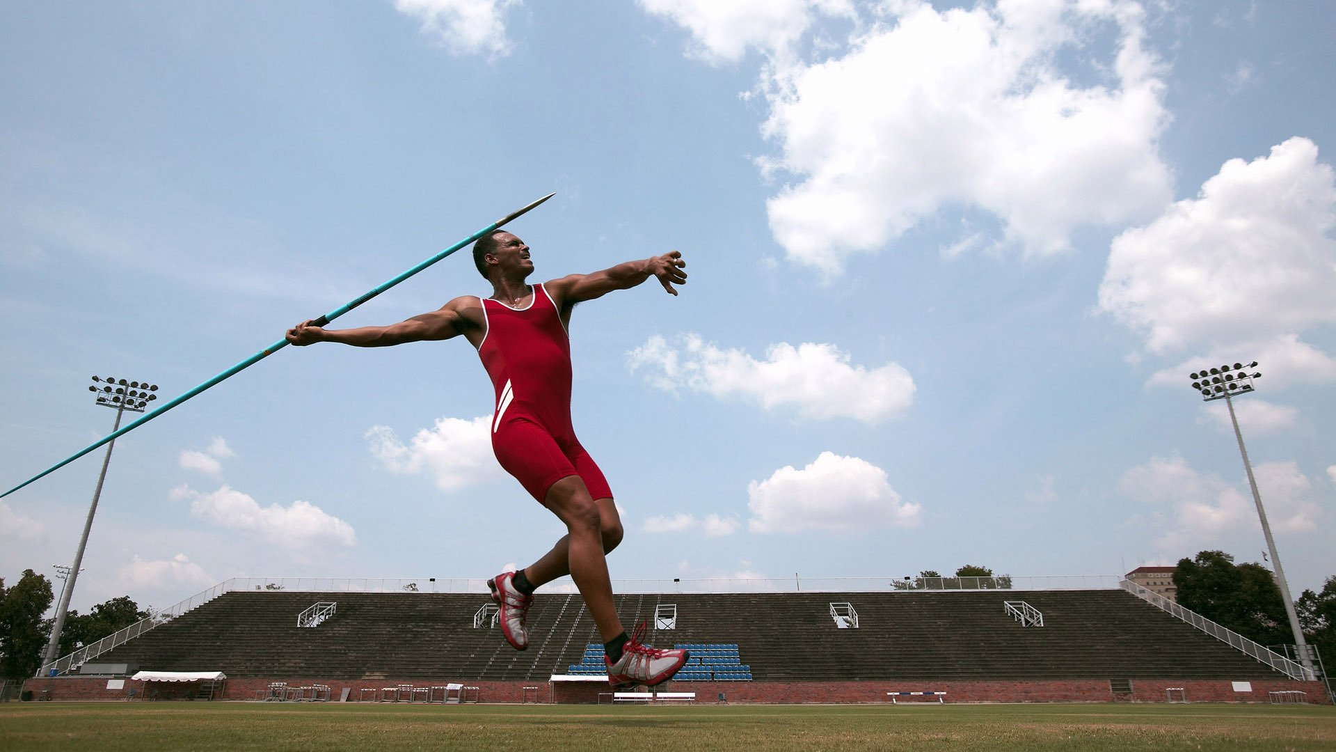 “青训合作项目遍布全国，培养多元化足球人才”，参加足球青训的条件
